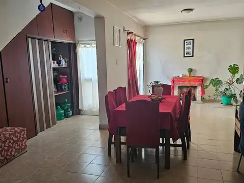 Casa 7 ambientes con 1 baño