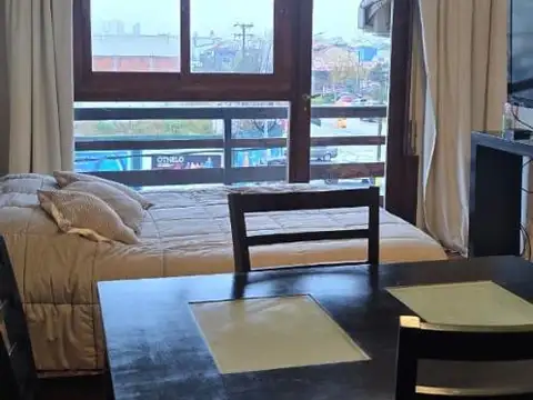 Av Edison 2000, Piso 2