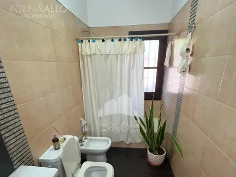 Casa 4 ambientes con 5 baños
