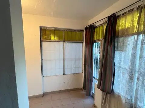CASA 3 DORM CON LOCAL EN ALQUILER EN BARRIO PANAMERICANO