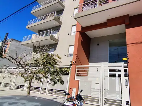 DEPARTAMENTO 2 AMBIENTES CON COCHERA MORON