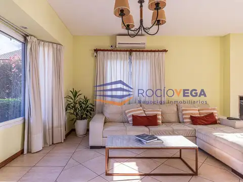 Casa 5 ambientes con 2 baños