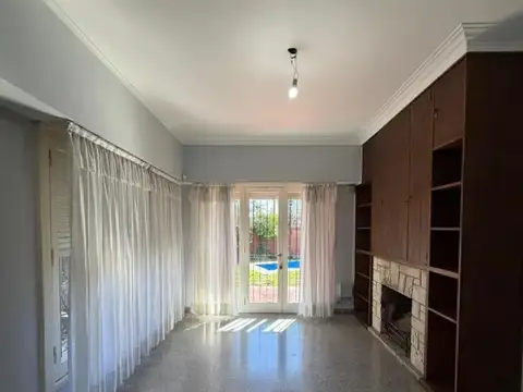 Casa en Alquiler con 1 cochera