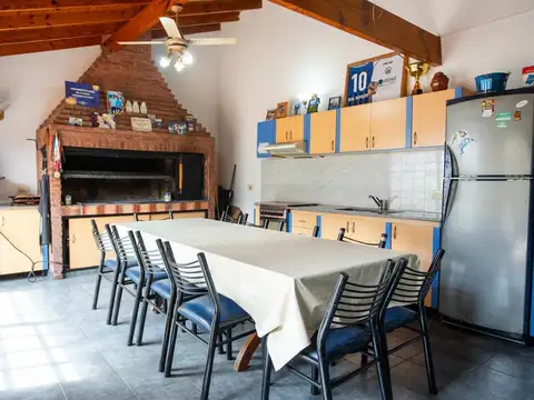 Casa 5 ambientes con 3 baños