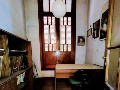 Casa 7 ambientes con 2 baños