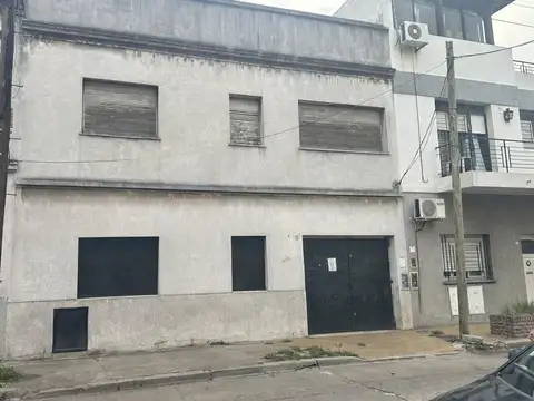 Casa en lote propio 2 plantas con fondo, 8,66 x 19 CIUDADELA. Apto Credito.