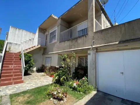 Depto Tipo Casa en Venta con 2 cocheras