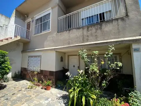 Depto Tipo Casa 3 ambientes con 2 baños