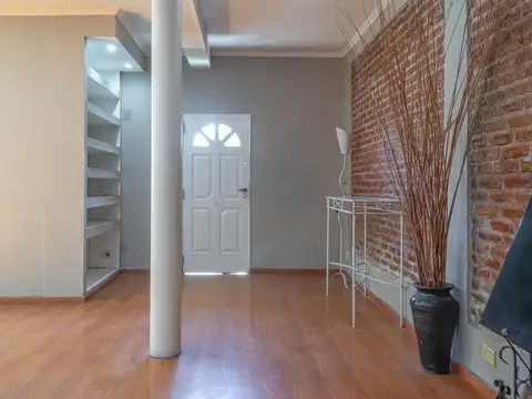 Casa 6 ambientes con 2 baños