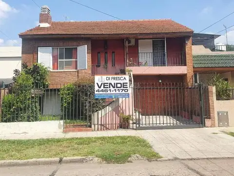 EXCELENTE CHALET EN 2 PLANTAS DE 5 AMB.