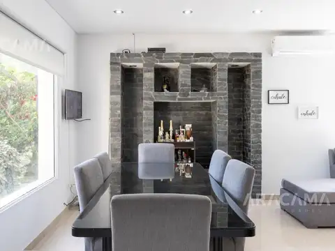 Casa en Venta con 3 cocheras