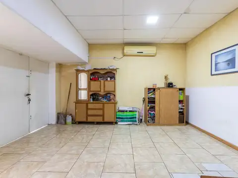 Casa 6 ambientes con 2 baños