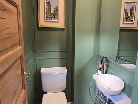 Casa 6 ambientes con 2 baños