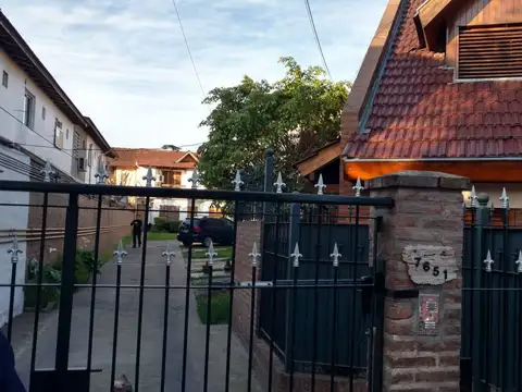 VENTA DUPLEX 3 AMBIENTES COMPLEJO CERRADO MARTIN CORONADO SIN EXPENSAS