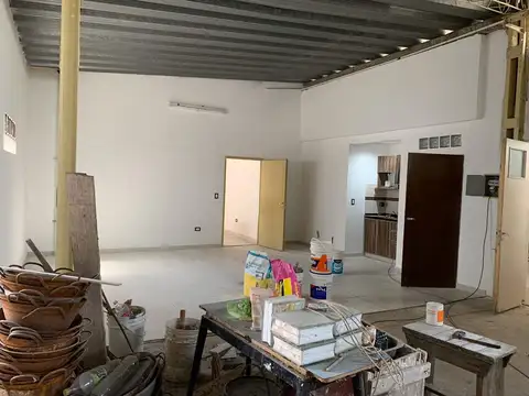 Venta de Galpón industrial + 4 viviendas sobre lote 26x35 en Caseros