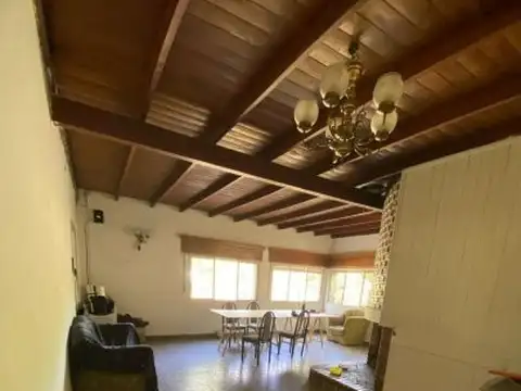 Plottier 1 Hectárea con dos casas y quincho a una cuadra de la ruta 22