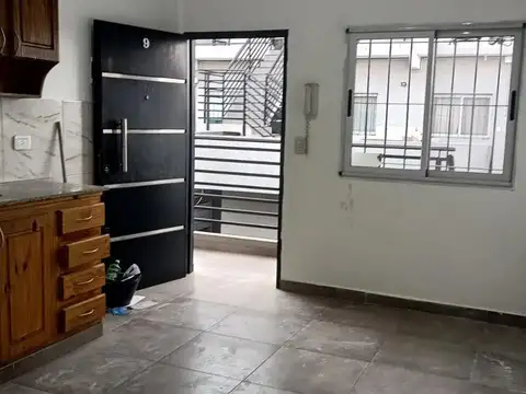 Departamento en Alquiler en Gregorio De Laferrere, $ 300.000