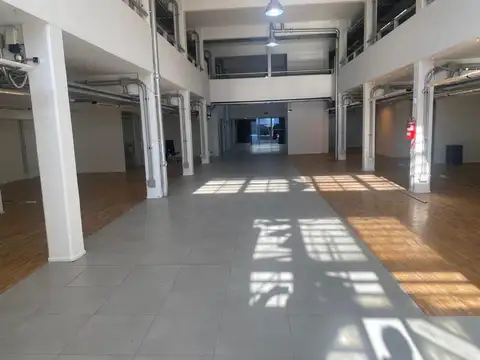 EDIFICIO DE OFICINAS EN BLOCK  1960 m²