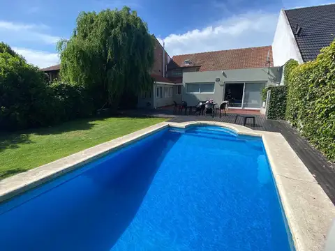 HERMOSA CASA 5 AMB CON PILETA Y QUINCHO ZONA PLAYA GRANDE