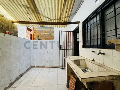 Casa en Alquiler con 2 cocheras