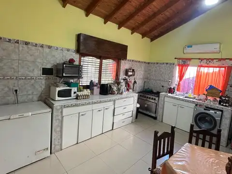 Casa 4 ambientes con 3 baños