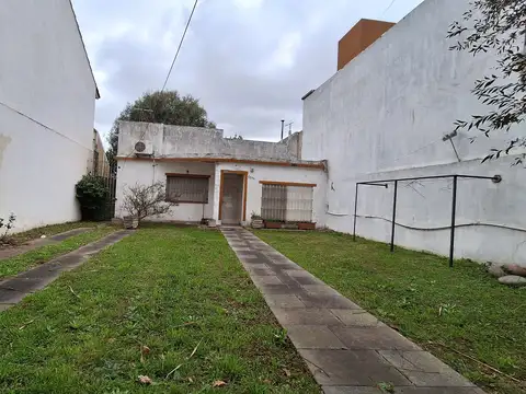 Castelar — a 6 cuadras de Av. Sarmiento y 13 cuadras de la estación (GD-139)