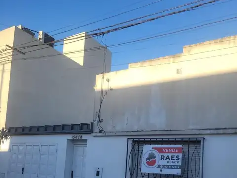 CASA EN BARRIO SARGENTO CABRAL