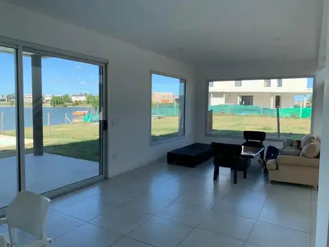 Casa 4 ambientes con 3 baños