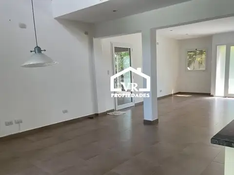 Casa 5 ambientes con 2 baños