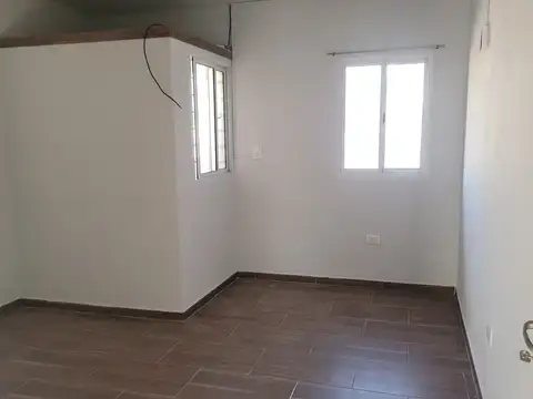 ALQUILER en Soldini, Casa 2 dormitorios, cochera. Guatemala 575