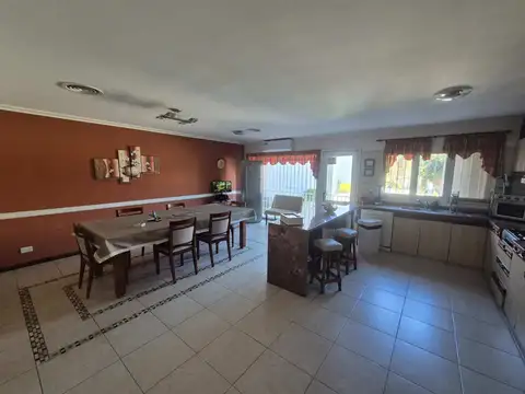 Venta Casa 7 Amb, Jardin/Pileta Parque Chacabuco