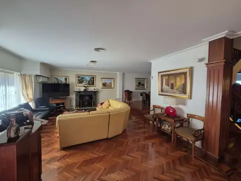 Casa 7 ambientes con 4 baños