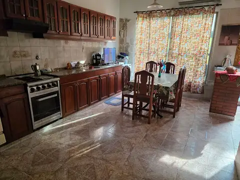 Casa 6 ambientes con 3 baños