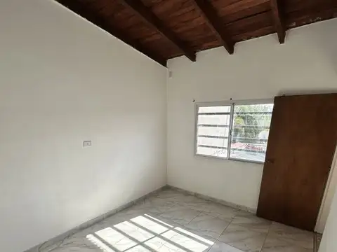 Departamento en Alquiler en Melchor Romero, $ 320.000