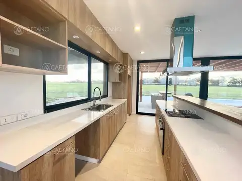 Casa 4 ambientes con 3 baños