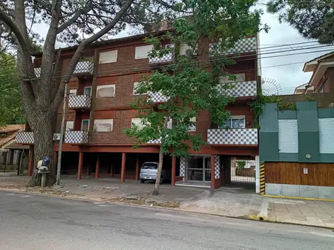 Departamento San Bernardo Del Tuyu al frente con estacionamiento  , a 450 mts del mar