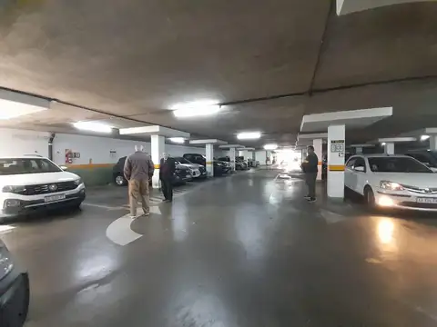 URIBURU al 1200 Venta en block Edificio residencial y parking funcionando