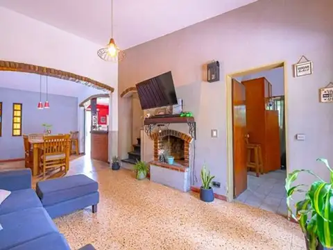 Casa en Venta con 3 cocheras
