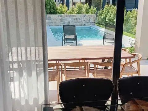 Casa 5 ambientes con 3 baños