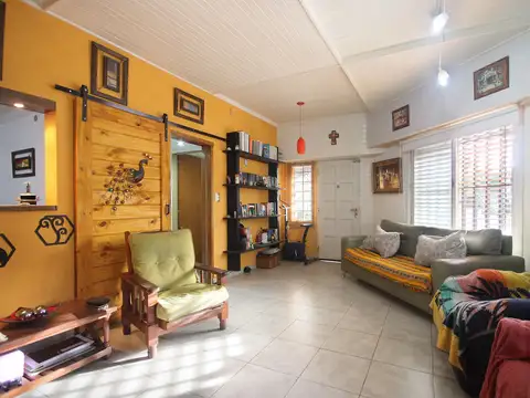 VENTA CASA 4 AMBIENTES Y TERRAZA PARQUE AVELLANEDA