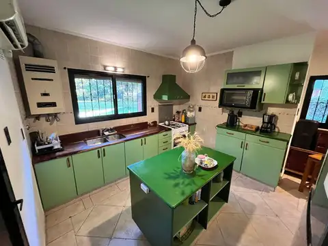 Casa 6 ambientes con 3 baños