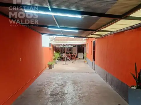Casa en Venta con 3 cocheras