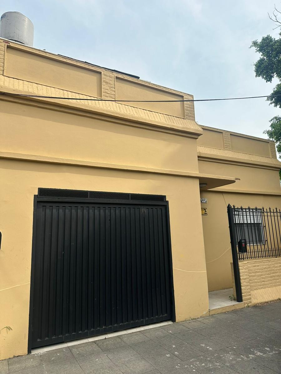 Depto Tipo Casa en Venta con 1 cocheras