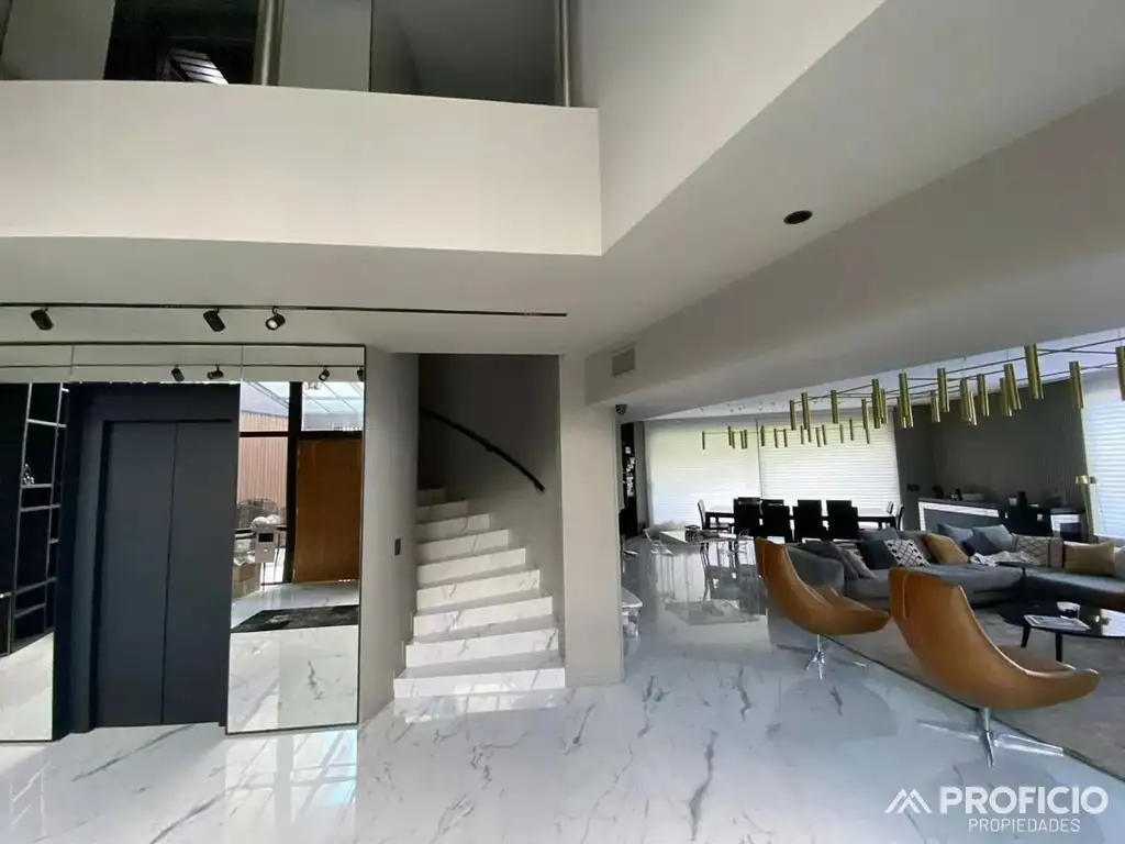 Casa - 569  m² Cubierta | 4 dormitorios | 5 baños | 7 ambientes | 1.406  m² Terreno