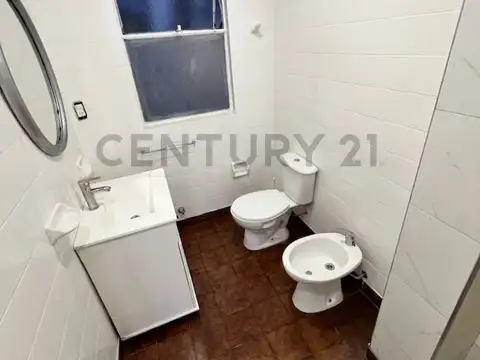 Amplio departamento de ambiente y medio en lo mejor del Centro de Buenos Aires