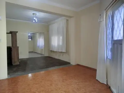 CASA 5 AMBIENTES CON GARAJE PARA DOS AUTOS - PARRILLA - APTO CREDITO BANCARIO - PERMUTA - SAN ISIDRO