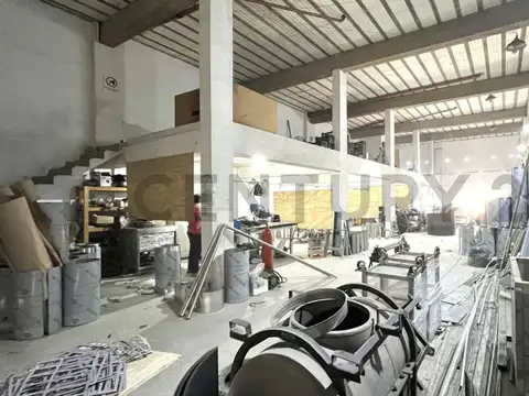 VENTA GALPON, ENTREPISO Y PATIO   MUÑIZ