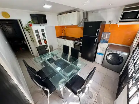 VENTA TRIPLEX 3 AMBIENTES C/ COCHERA - BELLA VISTA