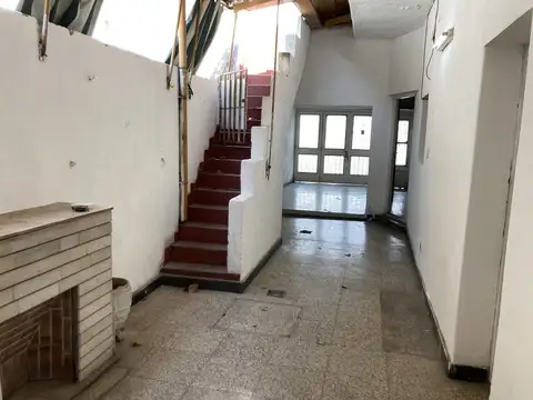 Casa 5 ambientes con 1 baño