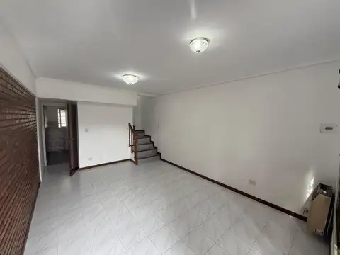 Depto Tipo Casa en Alquiler de 3 ambientes